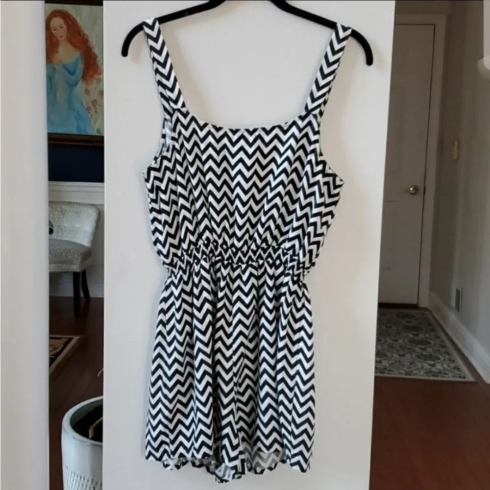 Chevron Pattern Romper   - Picture 2 of 6
